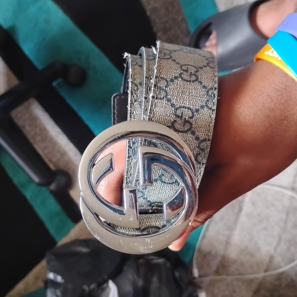 Gucci Gray Belt with Silver Buckle - Picture 2 of 6